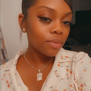 Meet your Posher, Alexis